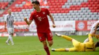 000_1TS4VS Gol penalti Lewandowski bantu Bayern Muenchen taklukkan Augsburg