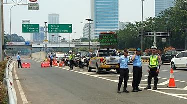 Pintu Tol Kawasan Gedung DPR Ditutup