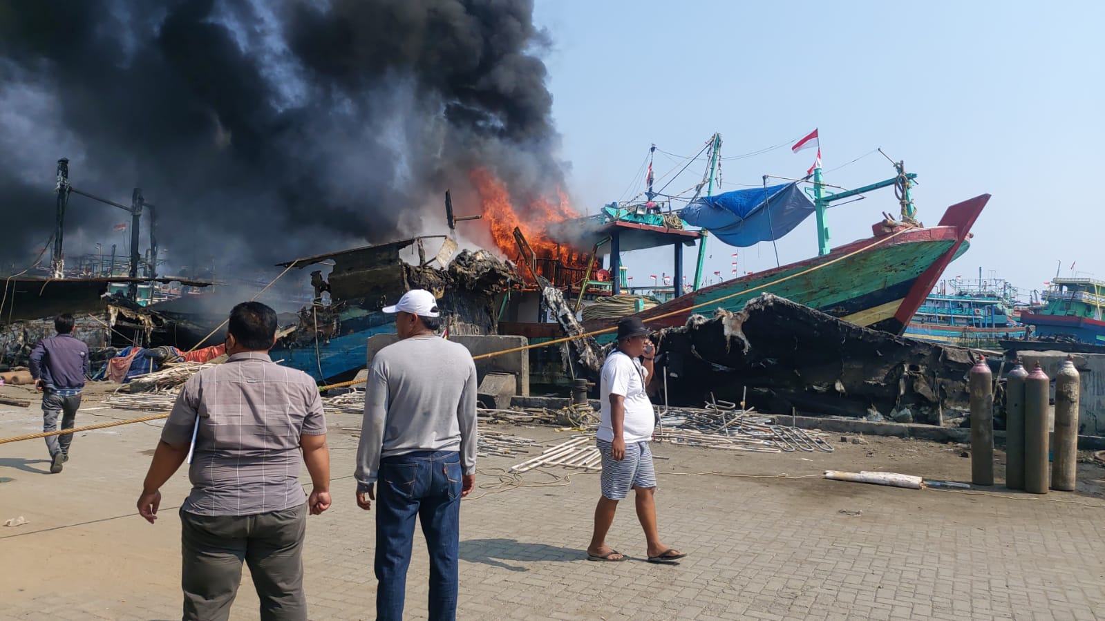 Kapal Terbakar di Pelabuhan Pelindo III Tegal