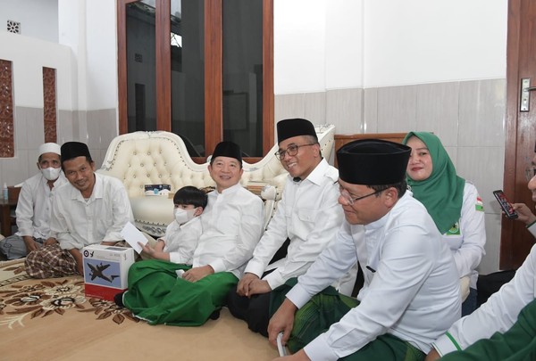 Gus Baha Berikan Wejangam ke Ketum dan Para Petinggi PPP