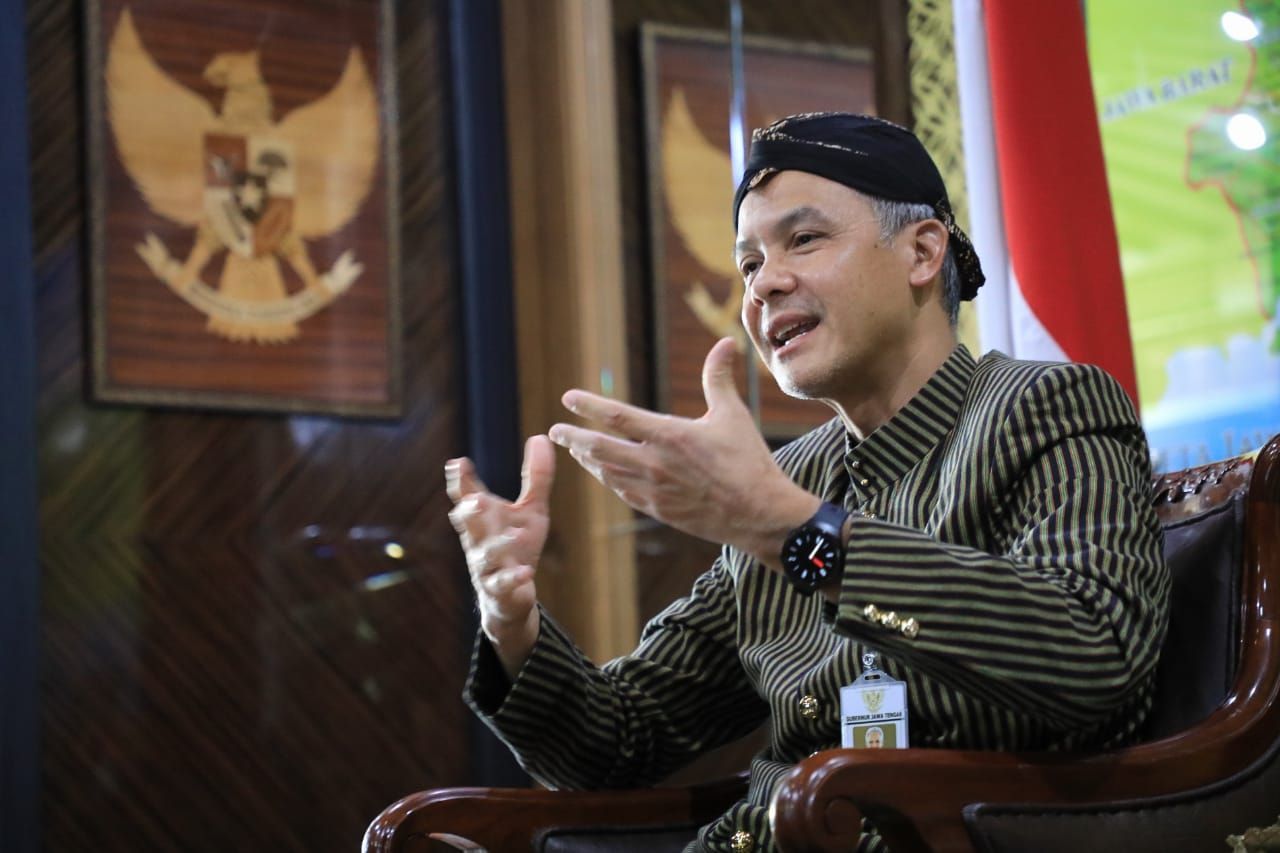 Ganjar refuses to speculate about President Jokowi's directives to volunteers