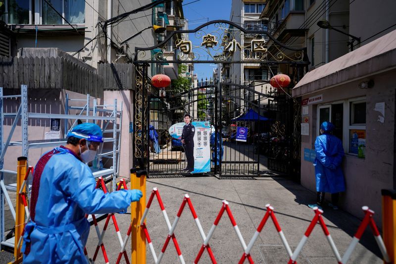 Shanghai district to require all shops to shut, residents to stay home