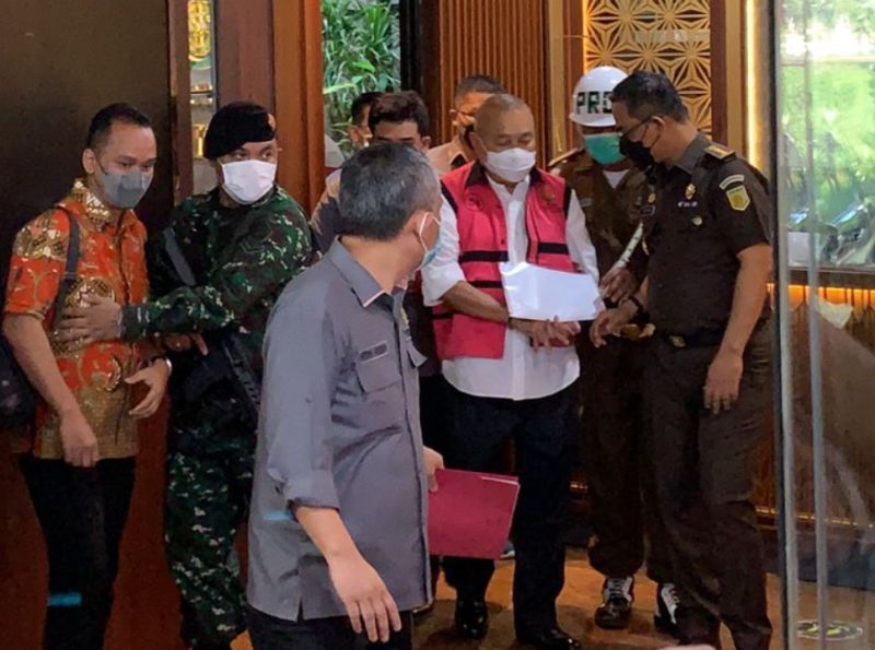 Wow.... Alex Noerdin was sentenced to 20 years in prison