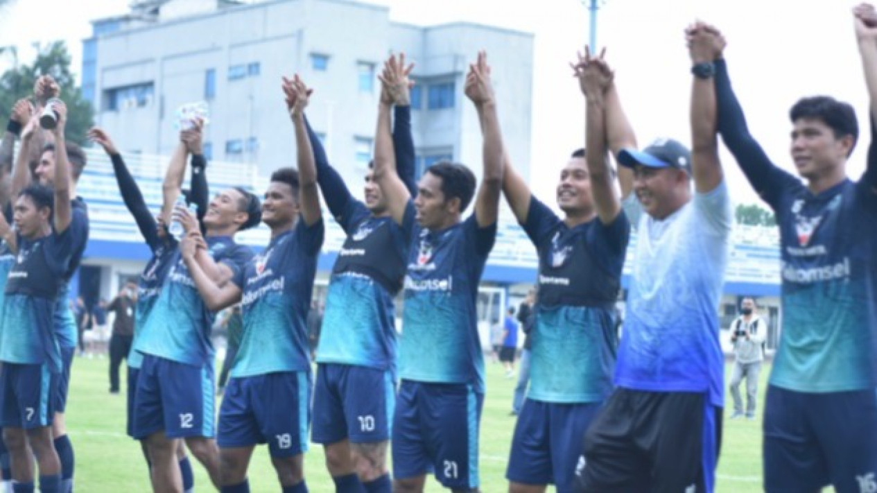 Persib holds a training camp in Batam for a week