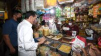 Jokowi Blusukan ke bogor Presiden Jokowi Bagikan Bansos Saat 'Blusukan' Pasar di Bogor