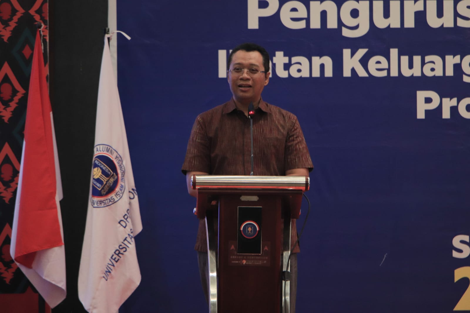 NTB Governor Zulkiflimansyah, Inaugurates DPW IKA UII NTB Management for Eastern Indonesia Region