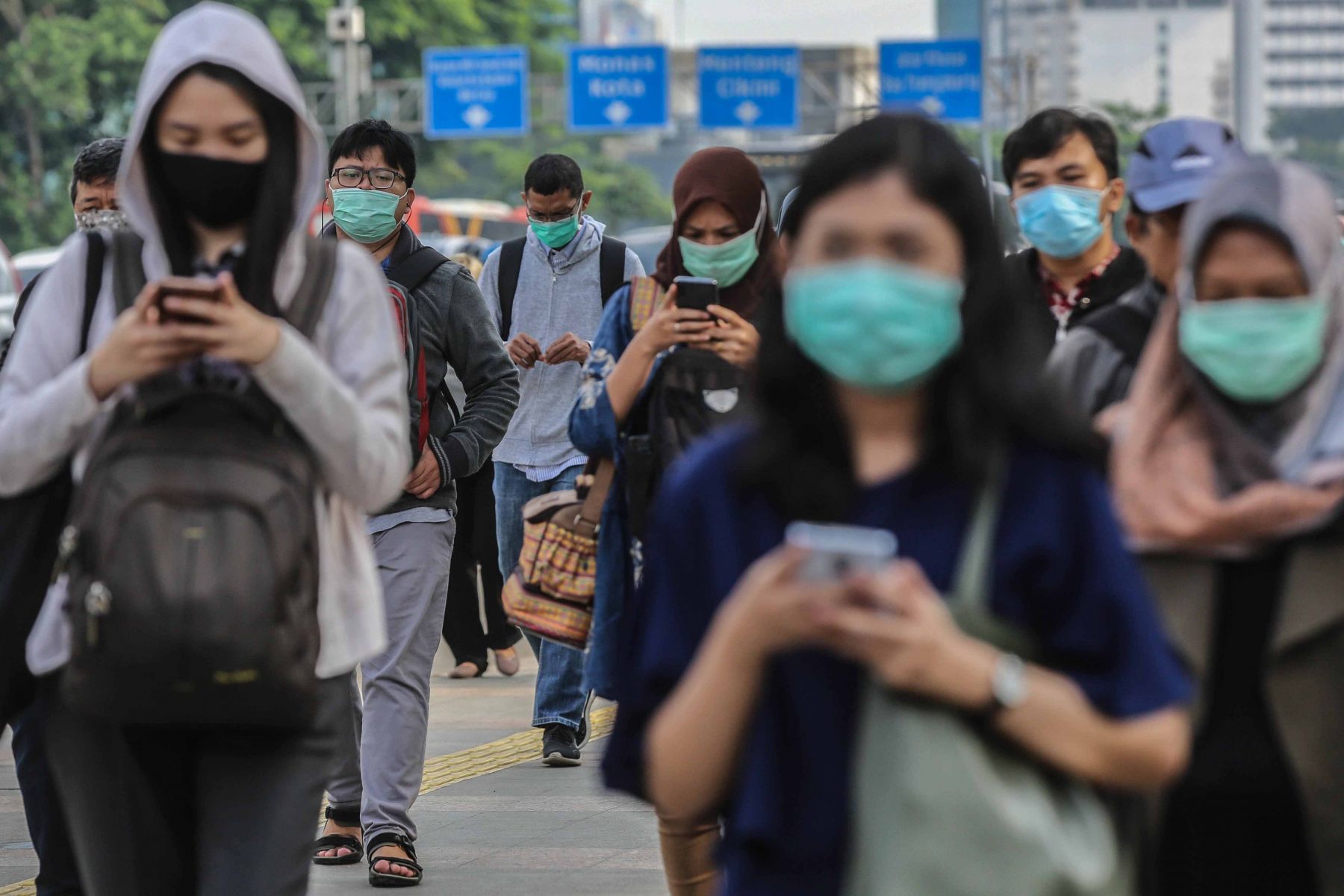 Rektor UNS Mengapresiasi Masyarakat Tetap Bermasker