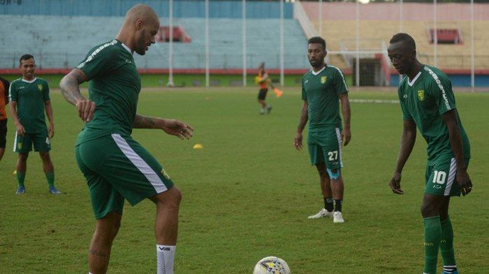 Flying from Mali, Konate immediately joined the training at Persija