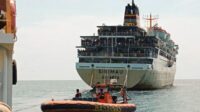 Trapped Indonesian ferry with 800 on board dislodged: Military