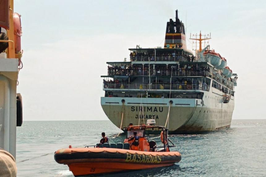 Trapped Indonesian ferry with 800 on board dislodged: Military