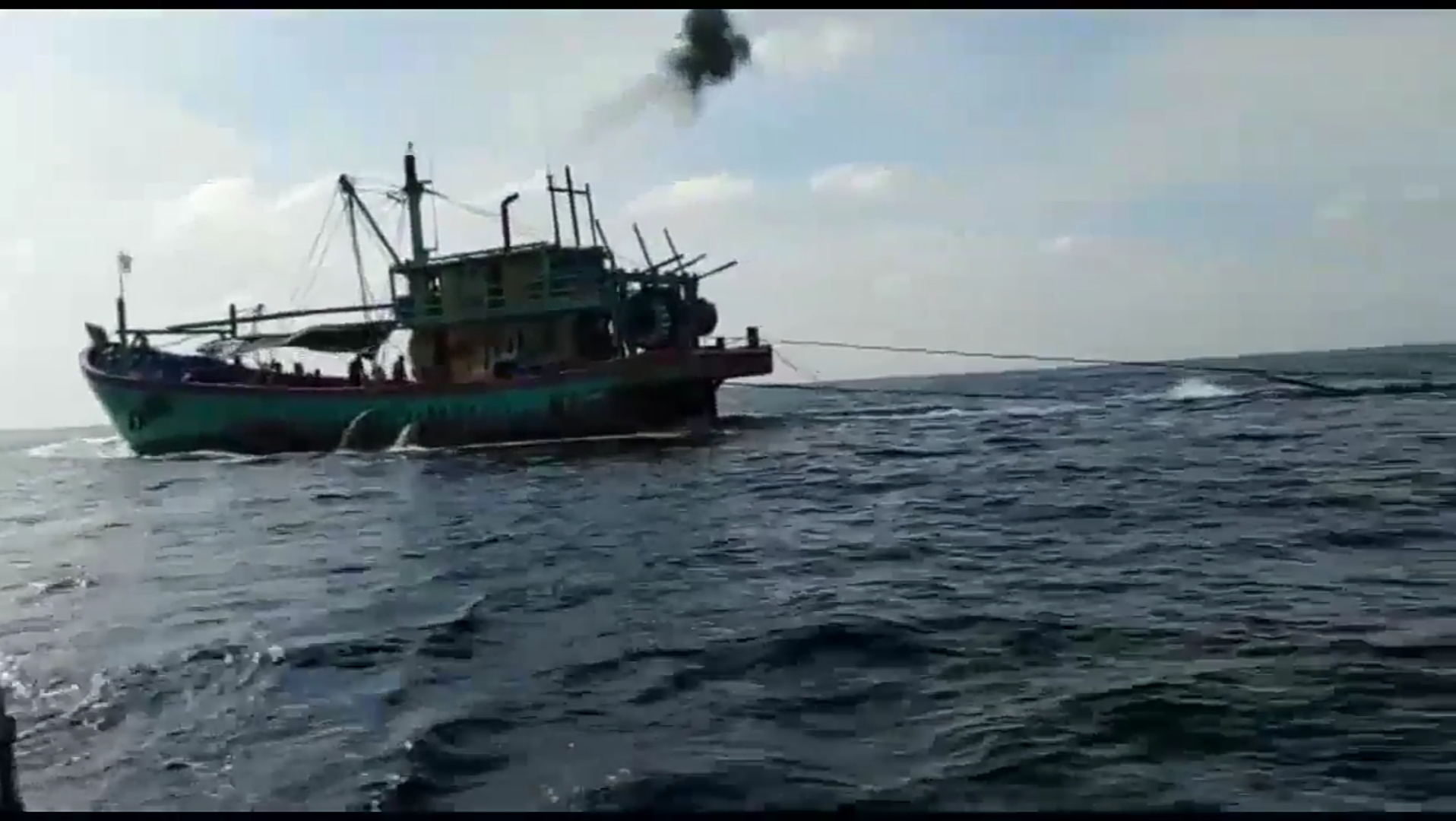 Police Arrest Malaysian Fishing Boat While Stealing Fish in Aceh Waters