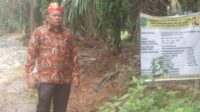 Paluta DPRD member Jonner Partaonan Harahap Sidak to the Rondaman-Poken Road Improvement Project Sunday, welcomed by youth and community leaders