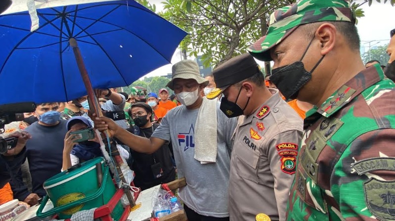 Kapolda Metro Jaya traktir bakso dan ketoprak untuk massa buruh