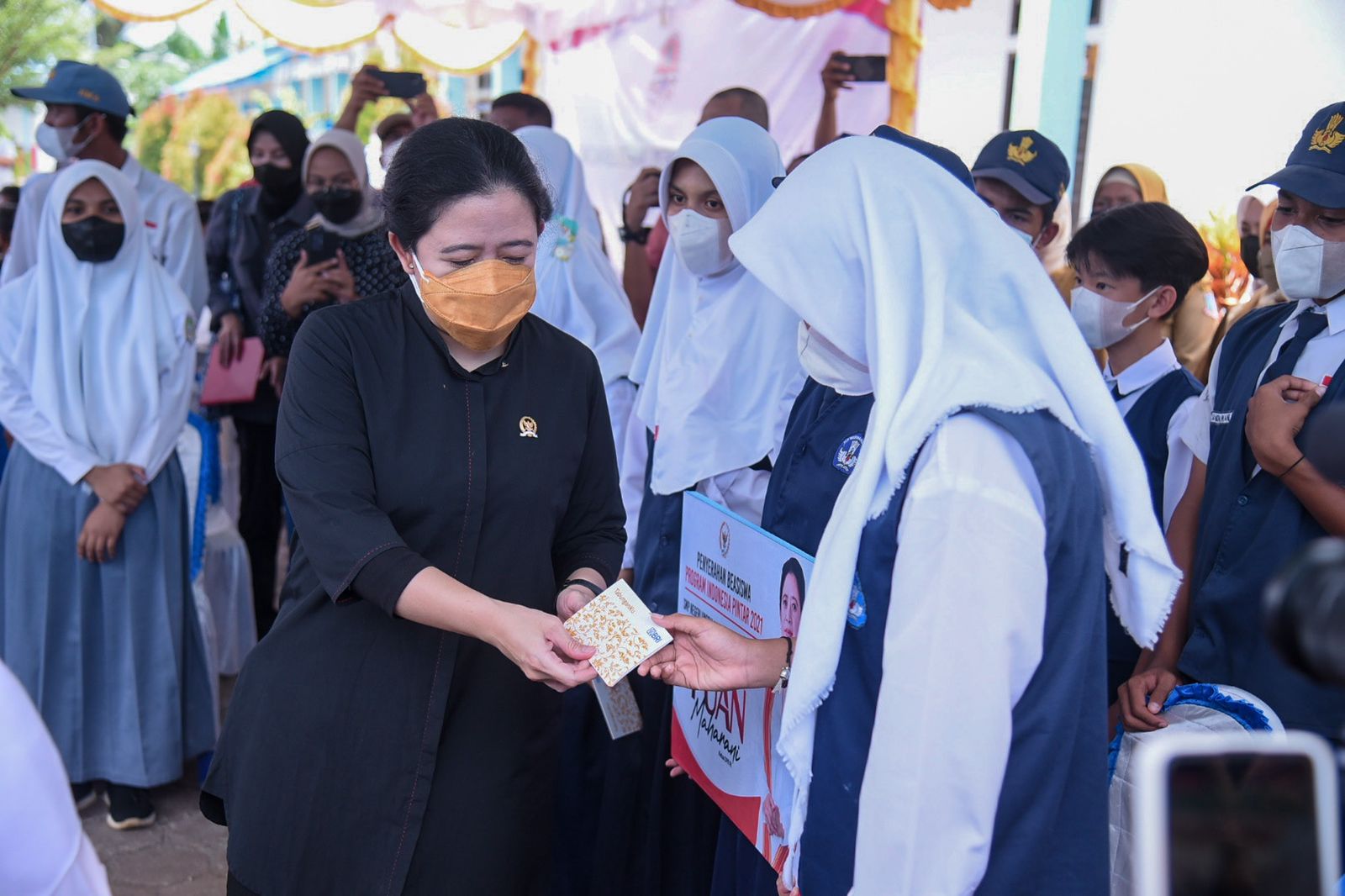 Harkitnas 2022, Puan Invites People to Spread the Spirit of Mutual Cooperation Rise from Covid-19