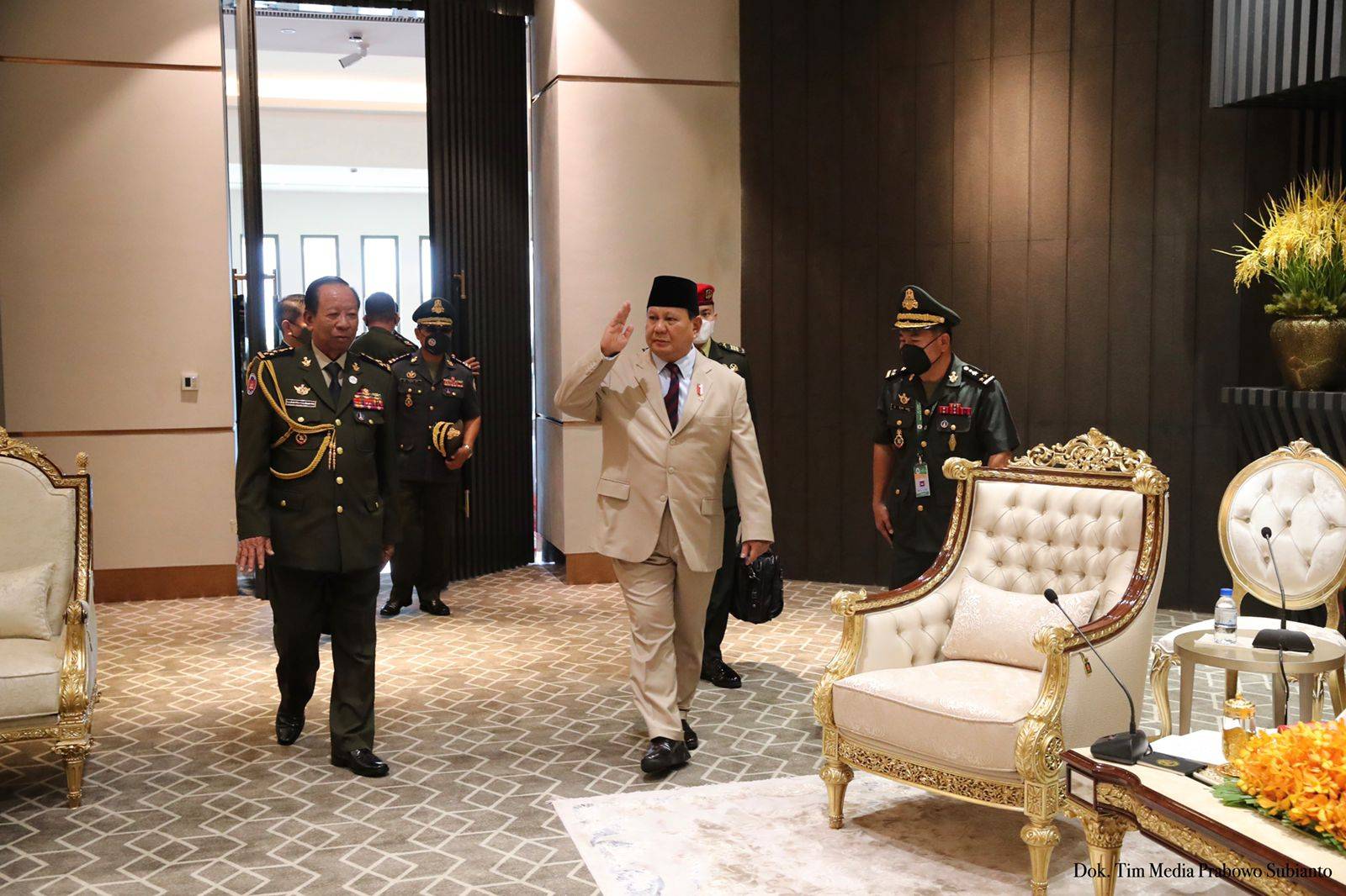 Prabowo Meets Cambodian PM, Discusses Cooperation in ASEAN