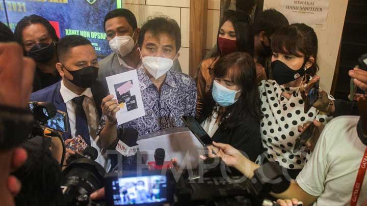 Roy Suryo was questioned for up to three hours at Polda Metro Jaya