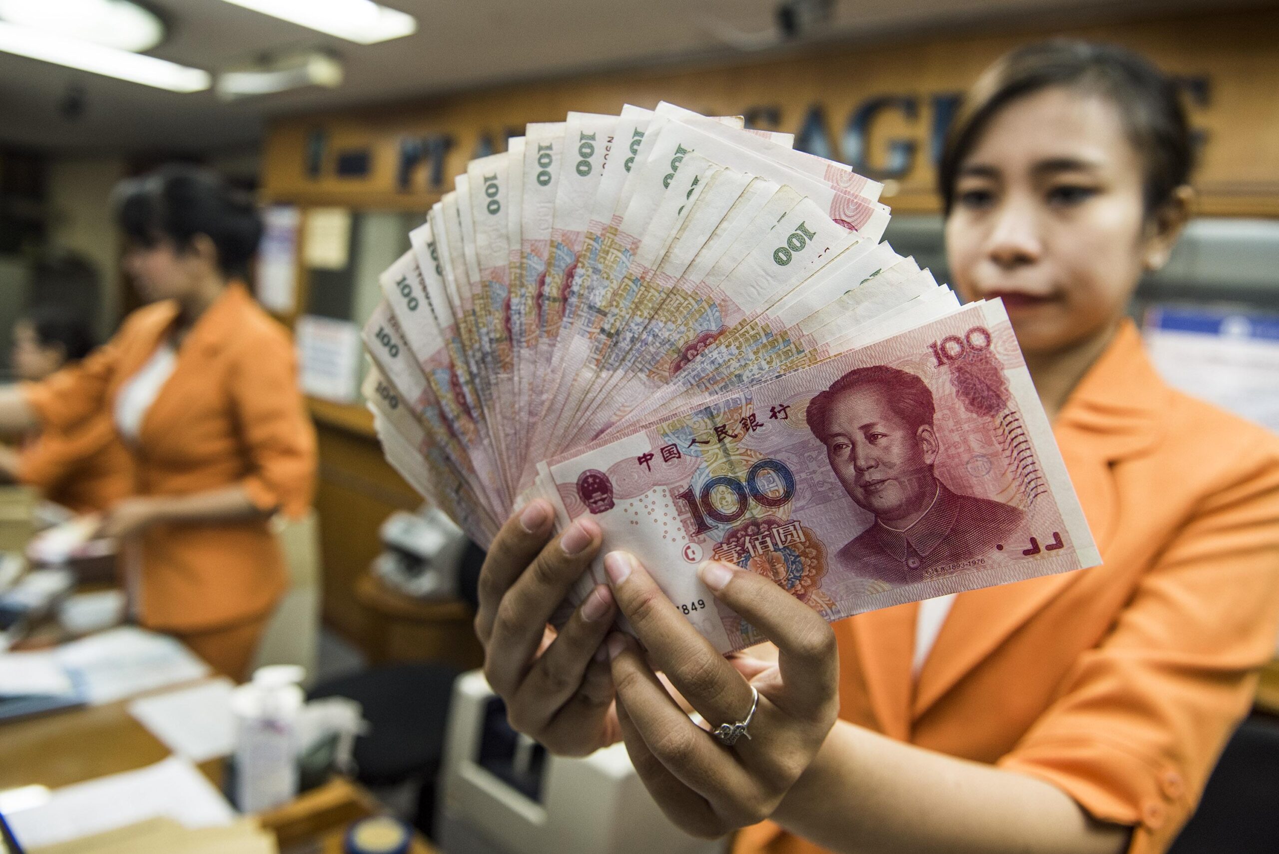 Yuan menguat 79 basis poin menjadi 6,7000 terhadap dolar AS