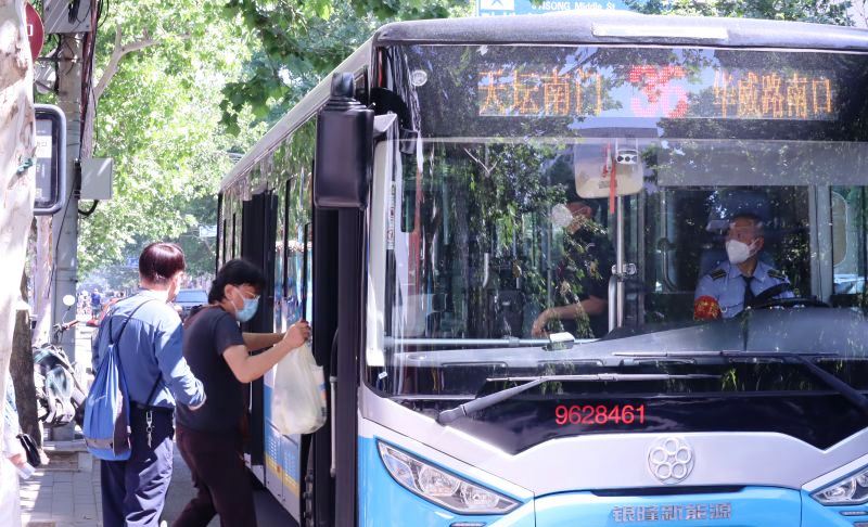 Liburan Festival Perahu Naga, warga Beijing diimbau tak keluar kota