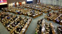 DPR Leader Reminds PKS Legislators Microphone Automatically Turns Off After Five Minutes