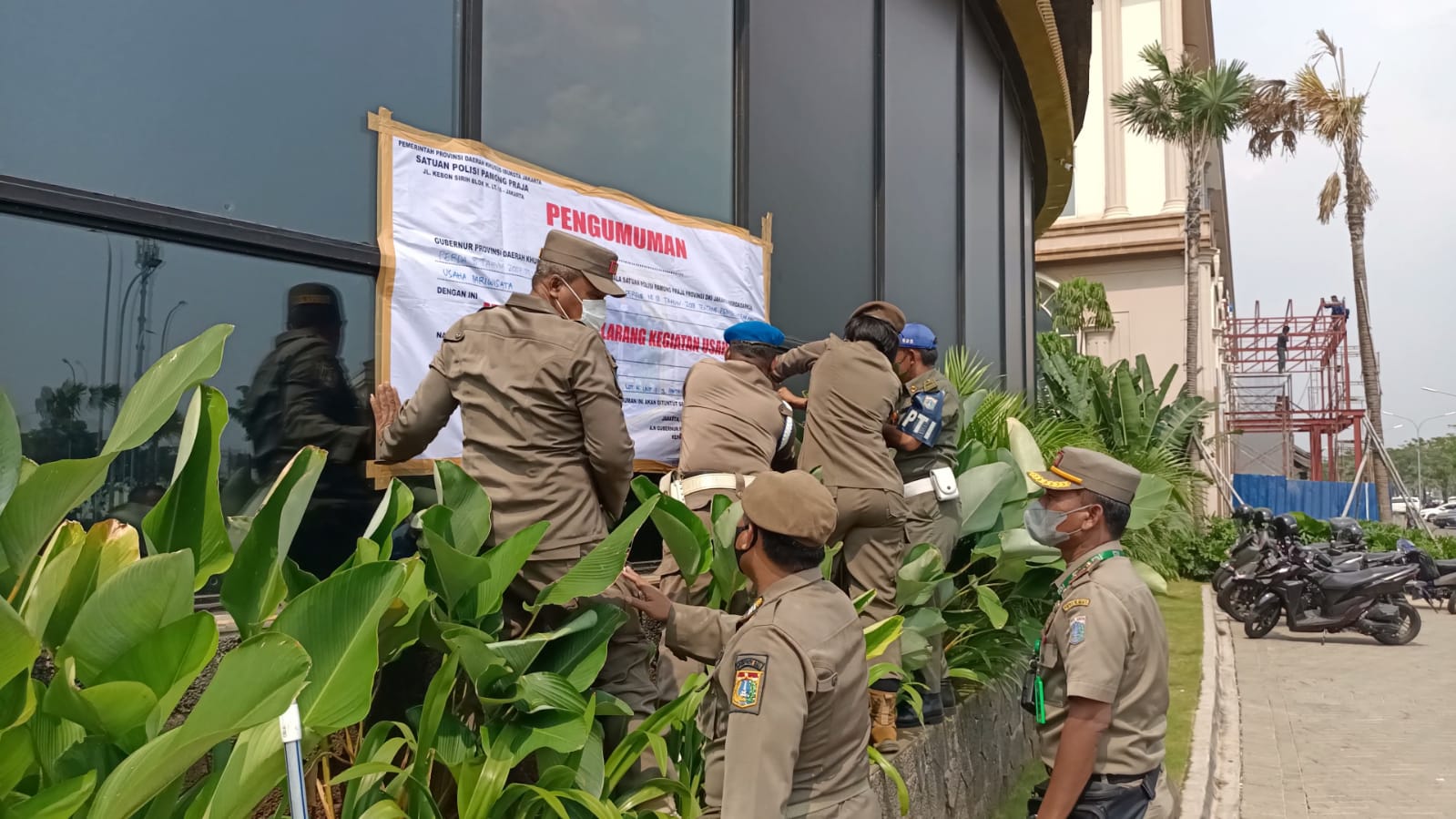 12 Cabang Holywings di Jakarta Disegel Secara Serentak