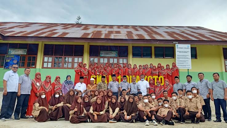 78 Percent of Graduates of SMA Negeri 1 Dua Koto Are Accepted at State Universities