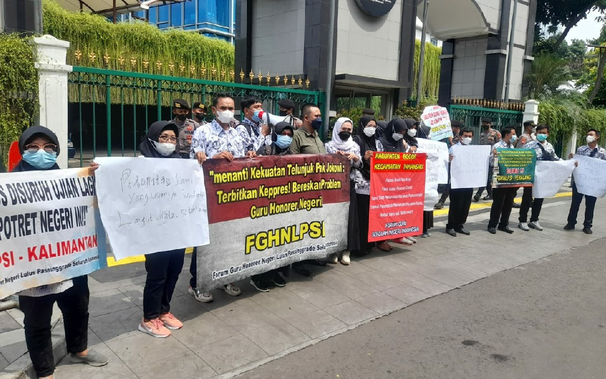 Ratusan Ribu Guru Honorer Minta Kepastian Status