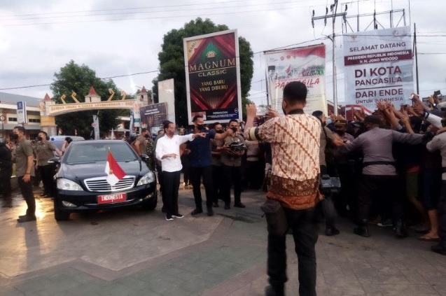 Beginilah Suasana Antusias Warga Sambut Jokowi di Ende