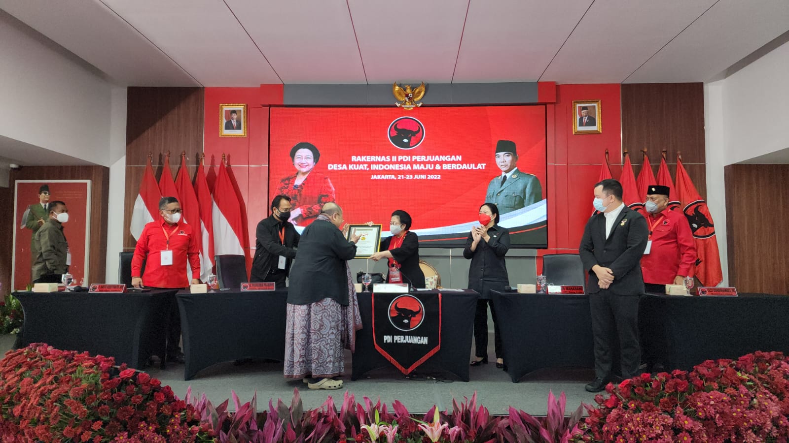 PDIP Dapat Rekor Muri , Langsung Diterima Magawati saat Acara Rakernas