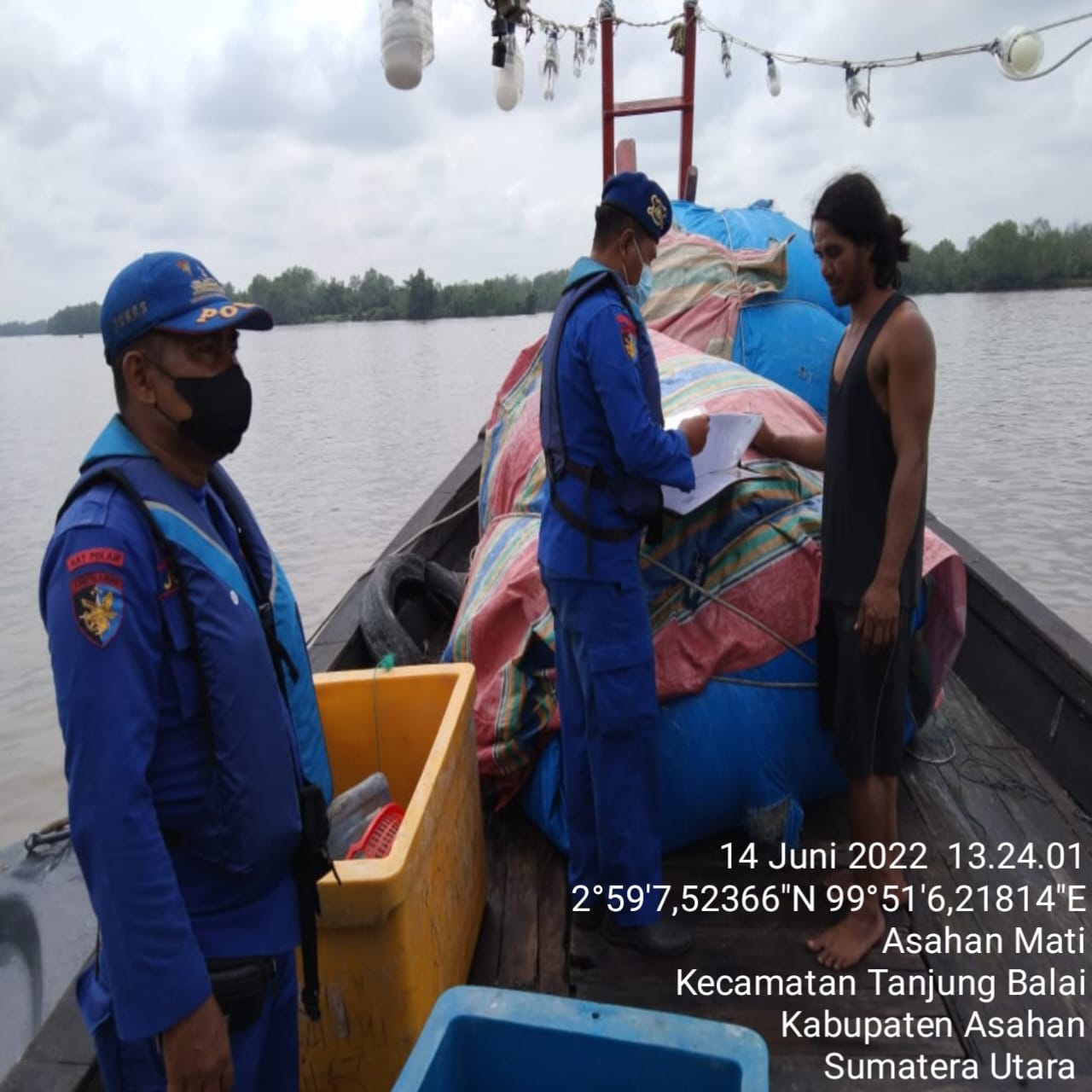 Safe Fishermen While at Sea, Tanjungbalai Police Water Unit Checks KM Rejeki Makmur IV
