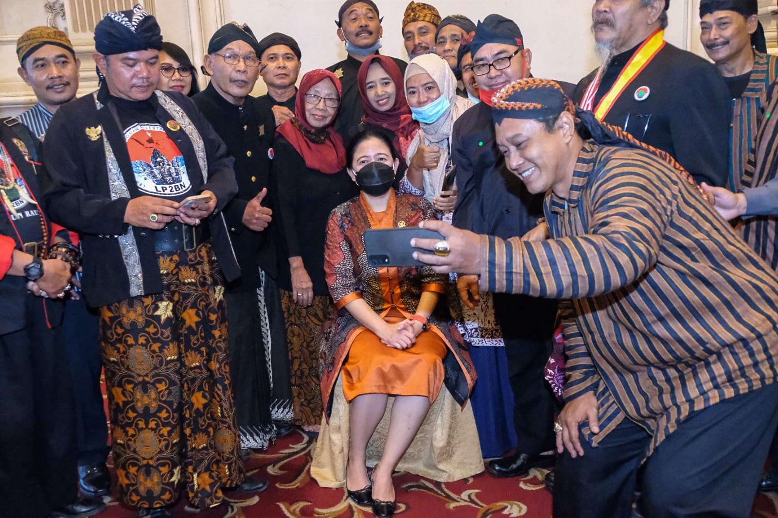 Audiensi dengan Pelestari Budaya, Puan Dukung Terbitnya Perda Adat Desa