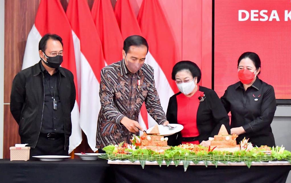 Presiden Jokowi Dapat Kejutan Ulang Tahun di Rakernas PDIP