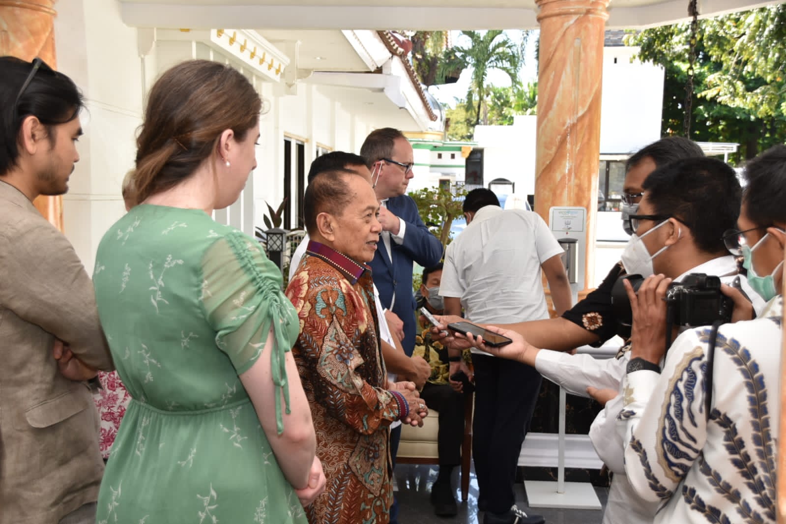 Syarief Hasan and the University of Nottingham Delegation Meet the Governor of South Sulawesi to Discuss Renewable Energy Research Collaboration