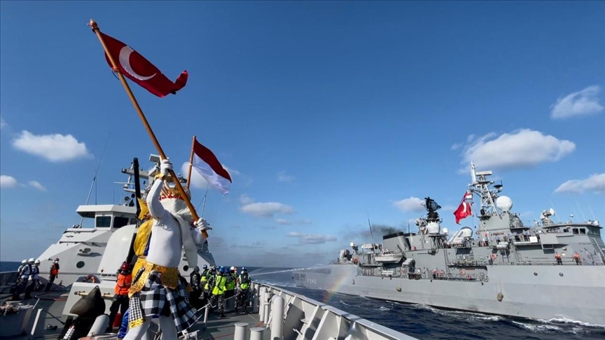 KRI IG Ngurah Rai-332 berlayar bersama 3 kapal perang negara sahabat