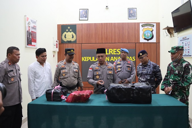 Polres Anambas Temukan 36 Kg Kokain Terdampar di Pantai Tunjuk Kepri