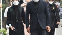 Ridwan Kamil dan Ulama Setempat Ikut Mandikan Eril secara Syariat Islam
