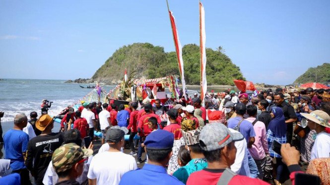 Warga di Lampon Banyuwangi Kembali Gelar Ritual Petik Laut dengan Meriah