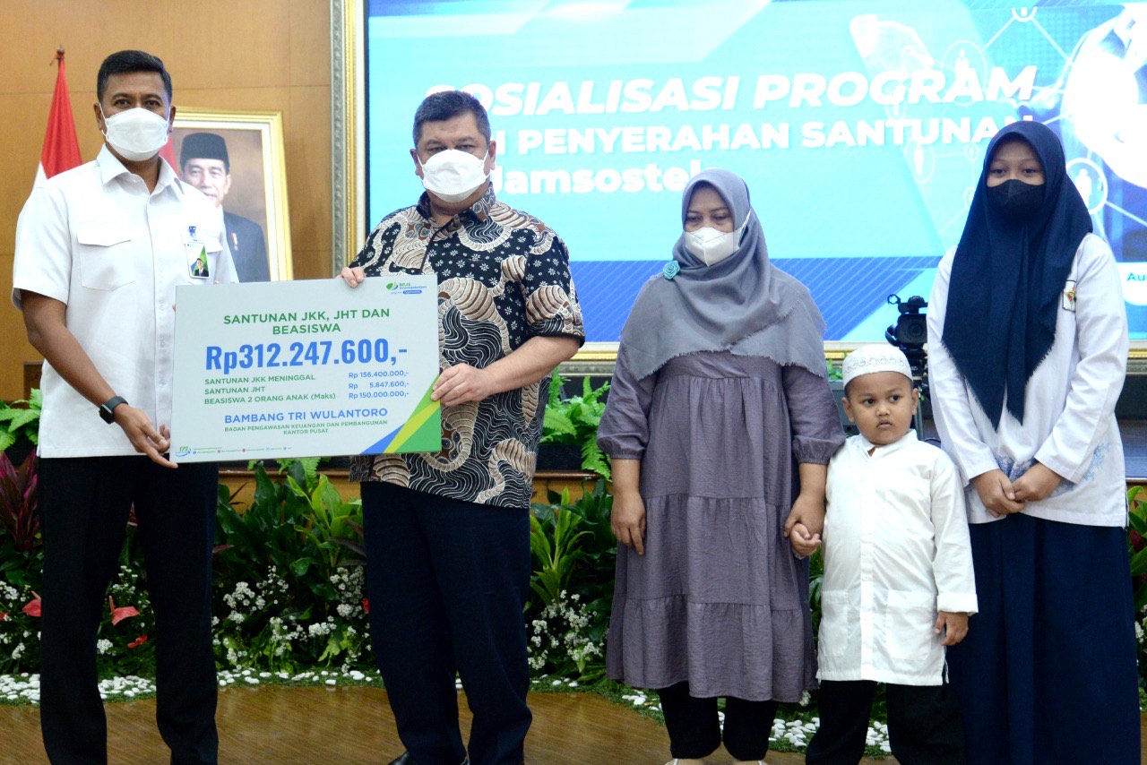 BPJS Ketenagakerjaan Serahkan Santunan untuk Pegawai Non ASN di BPKP