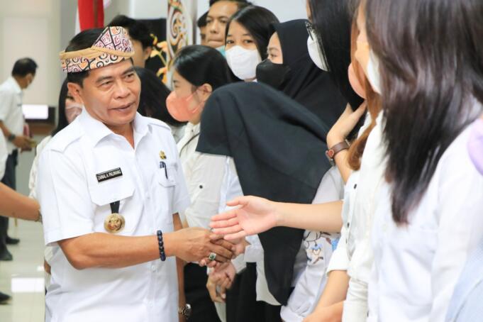 Gubernur Kaltara lepas 30 calon mahasiswa ke China