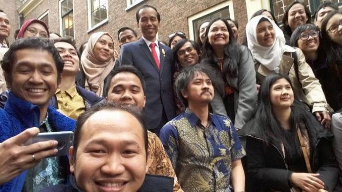 Pelajar Indonesia Antusias Sambut Kedatangan Jokowi di Korsel