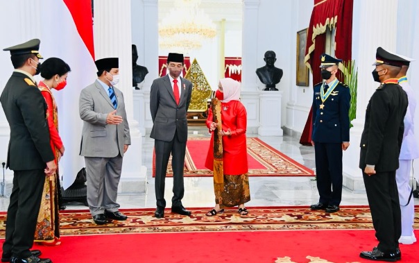 Prabowo Dampingi Presiden Jokowi Saat Pelantikan Perwira TNI-Polri Remaja di Istana