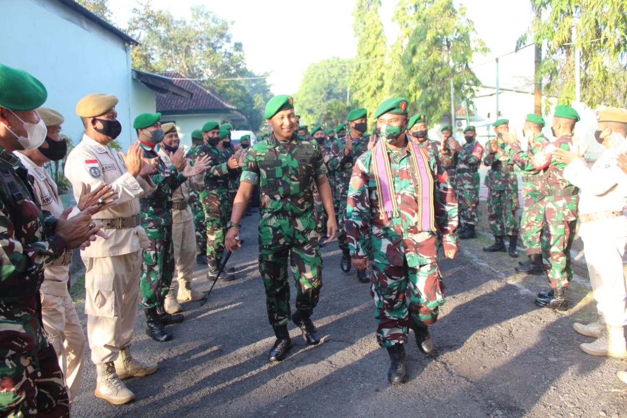 Dandim 1620 / Loteng Sambut Kedatangan Personel Satgas Apter 2021 - 2022