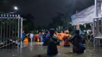 Tanggul Jebol, Banjir Di Tangsel Semakin Meluas Kepemukiman Warga