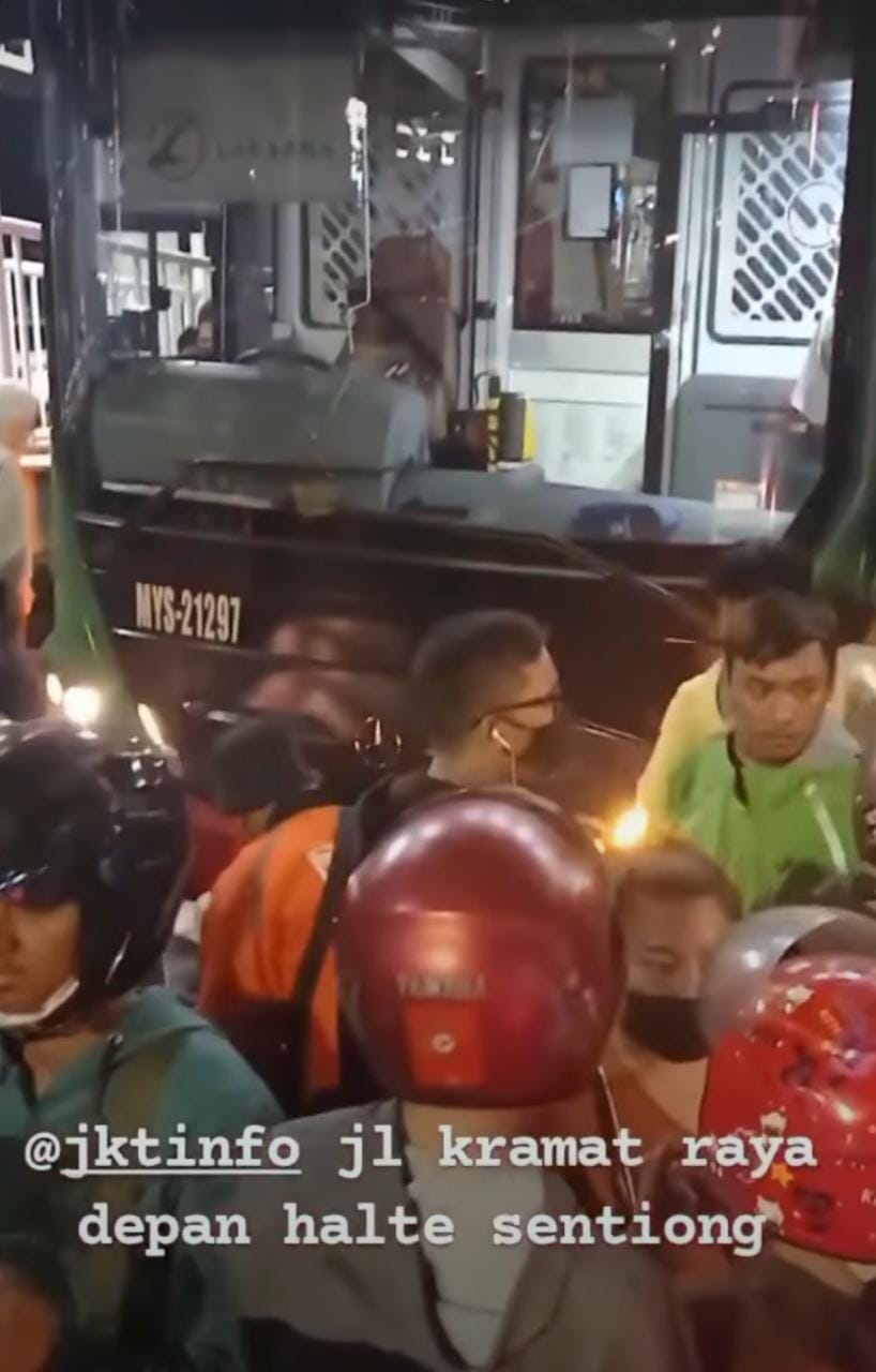 Seorang Wanita Tewas Terlindas Bus Transjakarta di Halte Kramat Sentiong