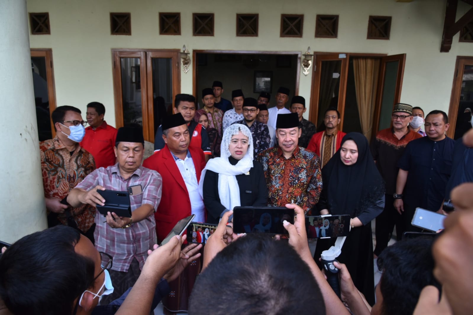 To Buntet Islamic Boarding School, Puan Talks about the Importance of Gathering between Religious-Nationalist Groups