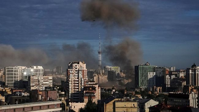 Rusia tingkatkan serangan jarak jauh, sirene terdengar di Kiev
