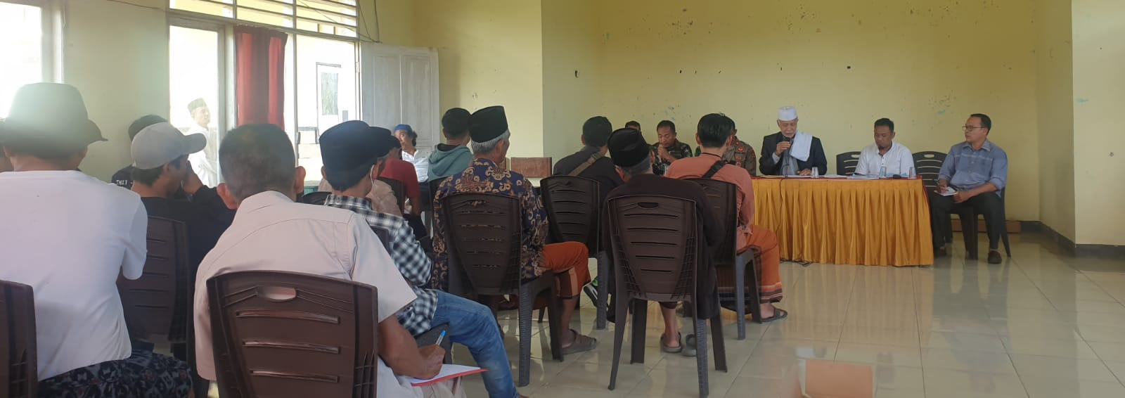 Violating the rules of the game, the Pilkades Committee in Central Lombok is complained about by balloons and Timses