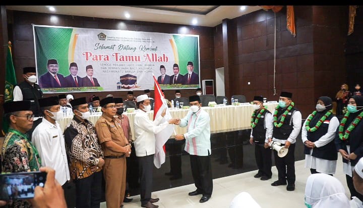 Wakil Bupati Pasbar Sambut Kepulangan 165 Jemaah haji