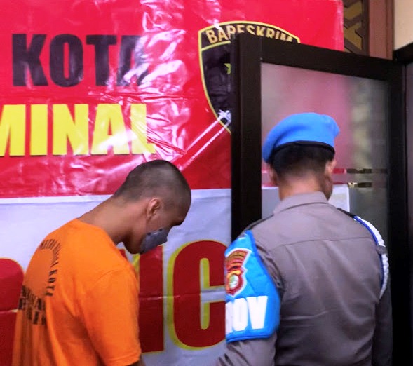 Ternyata Ini Motifnya Pria Berompi Polisi Tusuk Ibu dan Anak di Bekasi