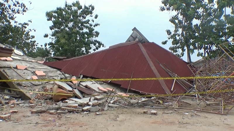 Sekolah Ambruk di Lorong Lumban Meranti Palembang, 1 Tewas
