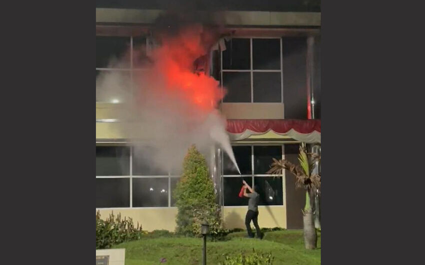 Saat Marak Penggerebekan Judi, Tiba- tiba Gedung Ditreskrimsus Polda Sumut Terbakar